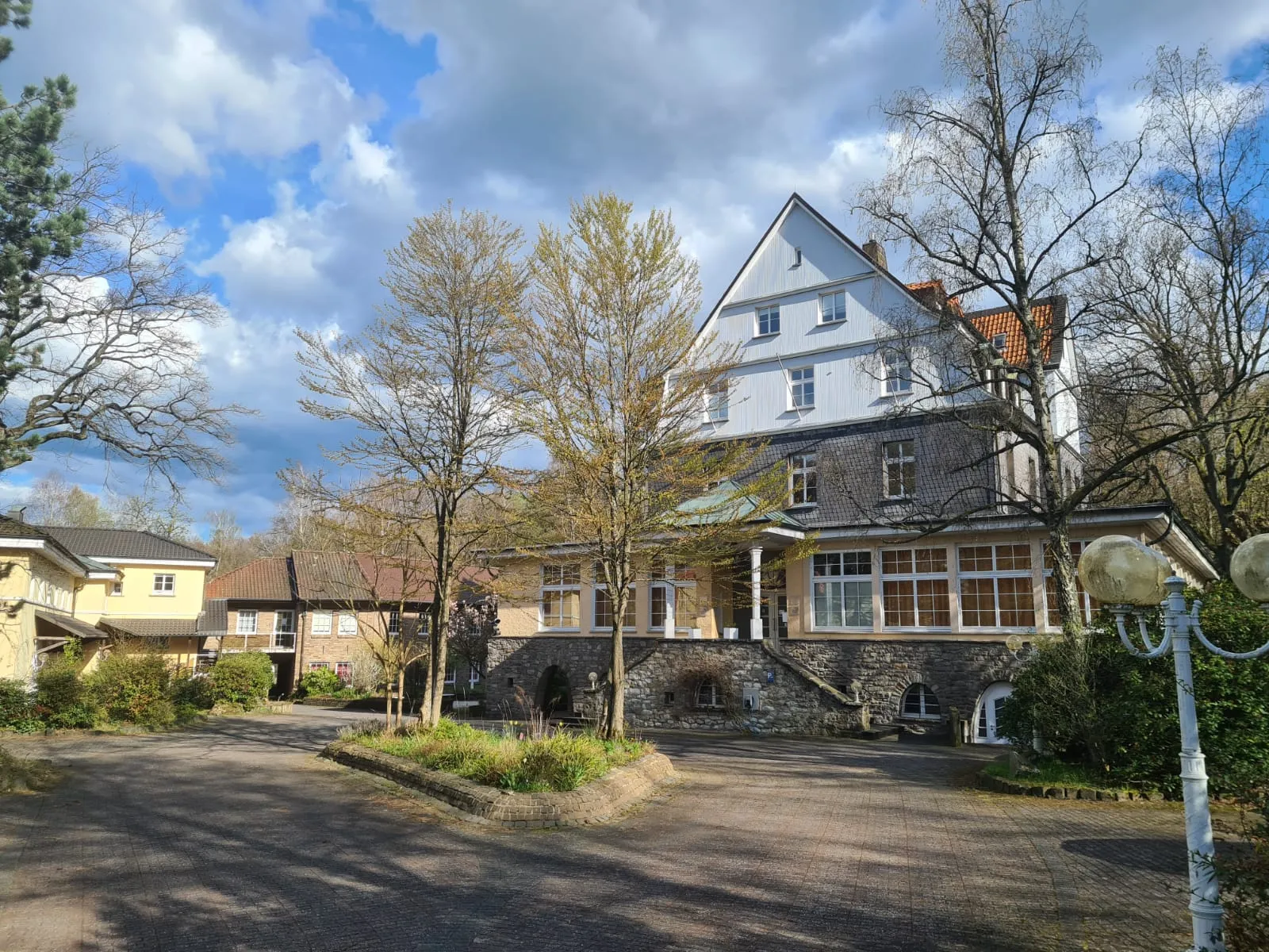 Office complex, event & wedding venue, care & social facility or hotel in the Siebengebirge