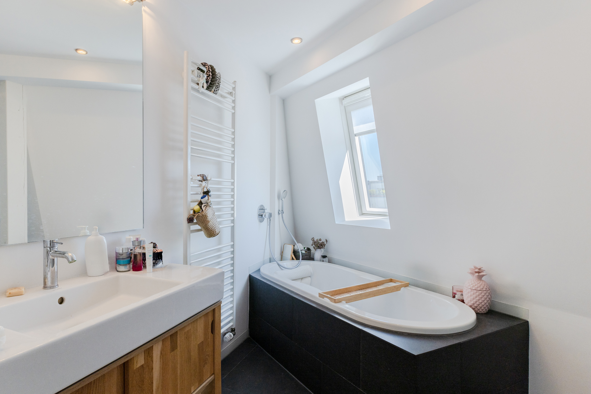 Stilvolles Altbaujuwel - Mehrparteienhaus mit freier Wohnung im Agnesviertel