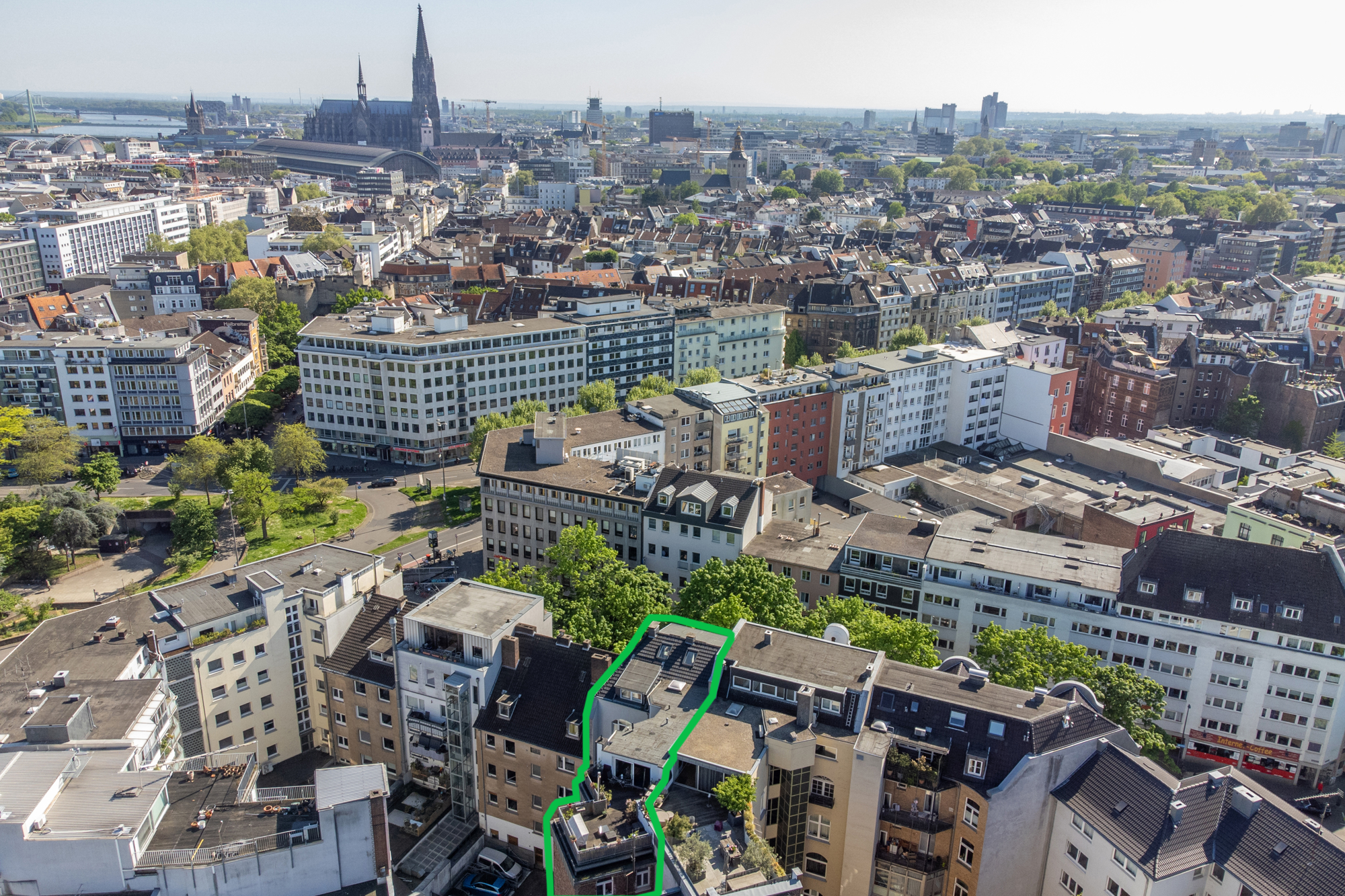 Stilvolles Altbaujuwel - Mehrparteienhaus mit freier Wohnung im Agnesviertel