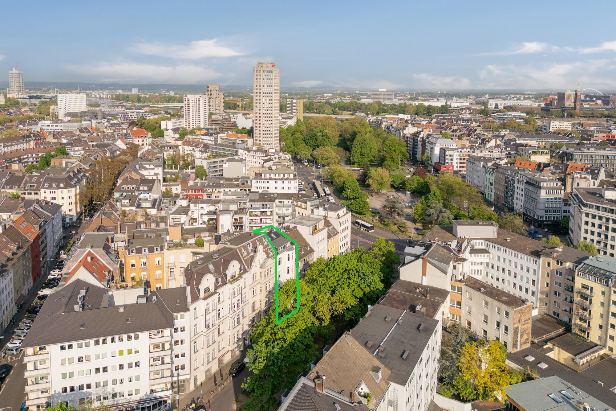 Stilvolles Altbaujuwel - Mehrparteienhaus mit freier Wohnung im Agnesviertel
