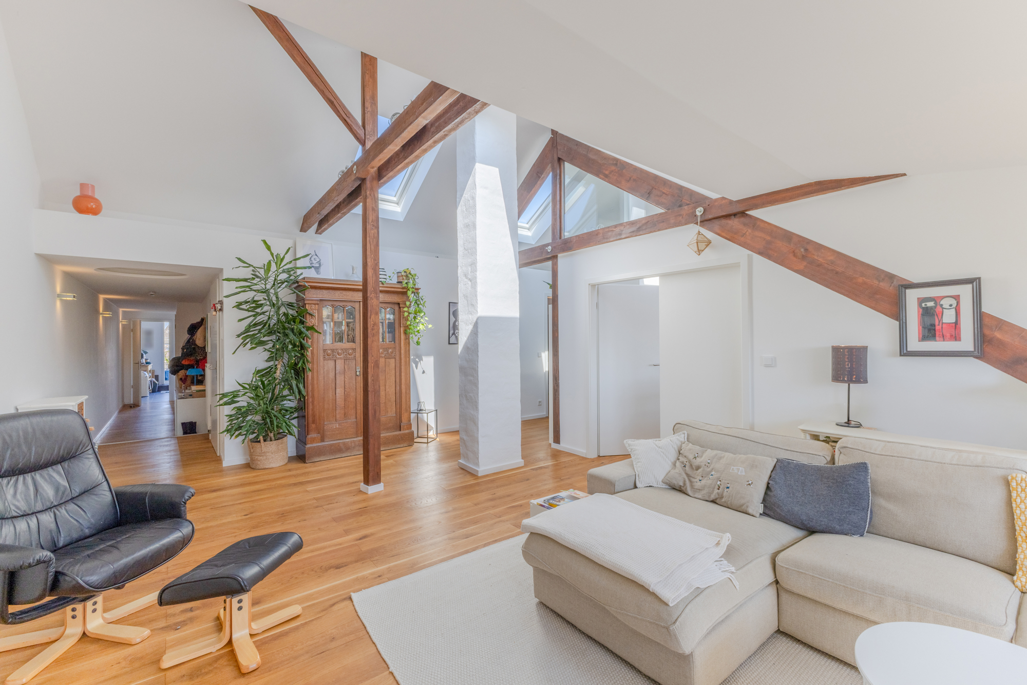 Stilvolles Altbaujuwel - Mehrparteienhaus mit freier Wohnung im Agnesviertel