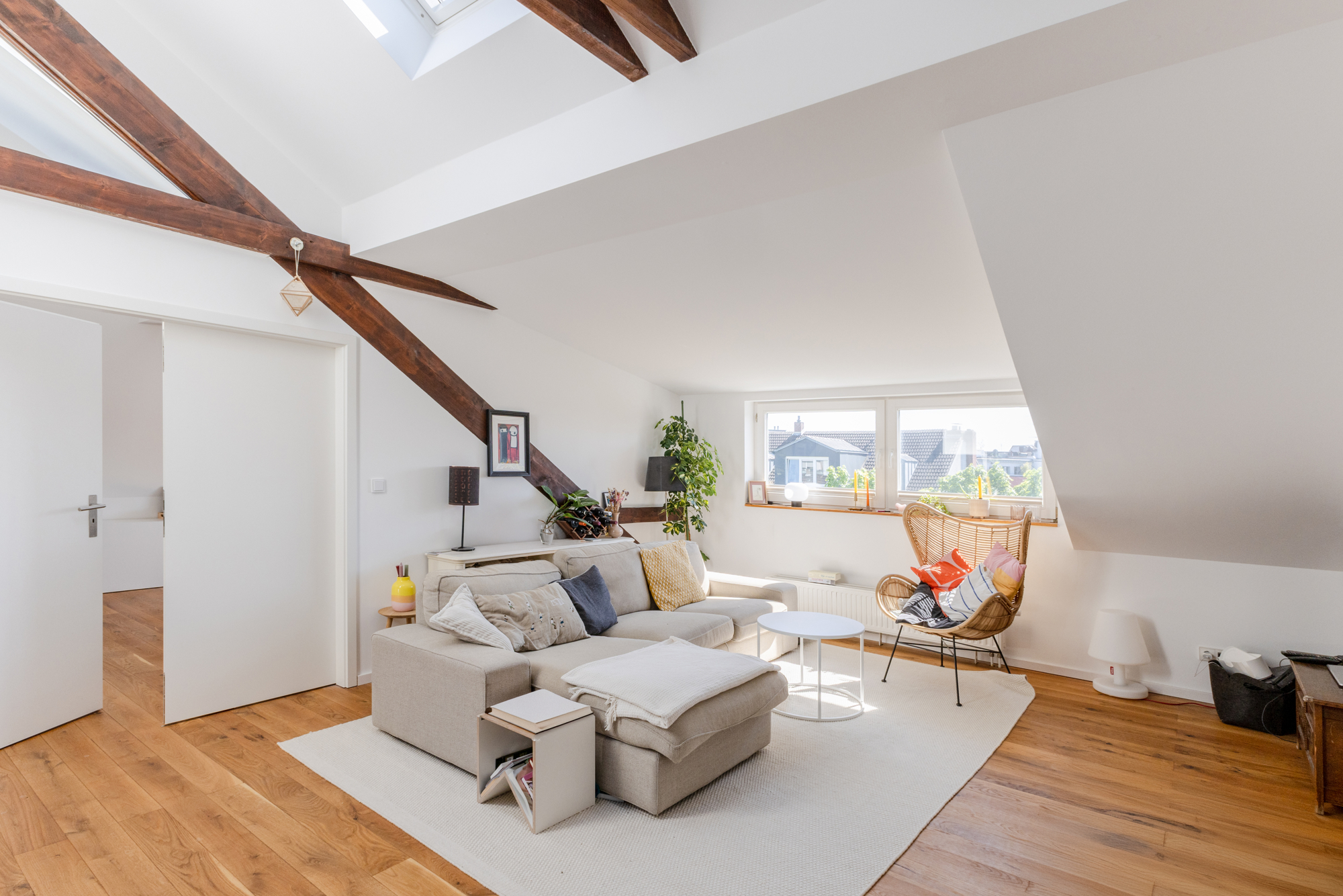 Stilvolles Altbaujuwel - Mehrparteienhaus mit freier Wohnung im Agnesviertel