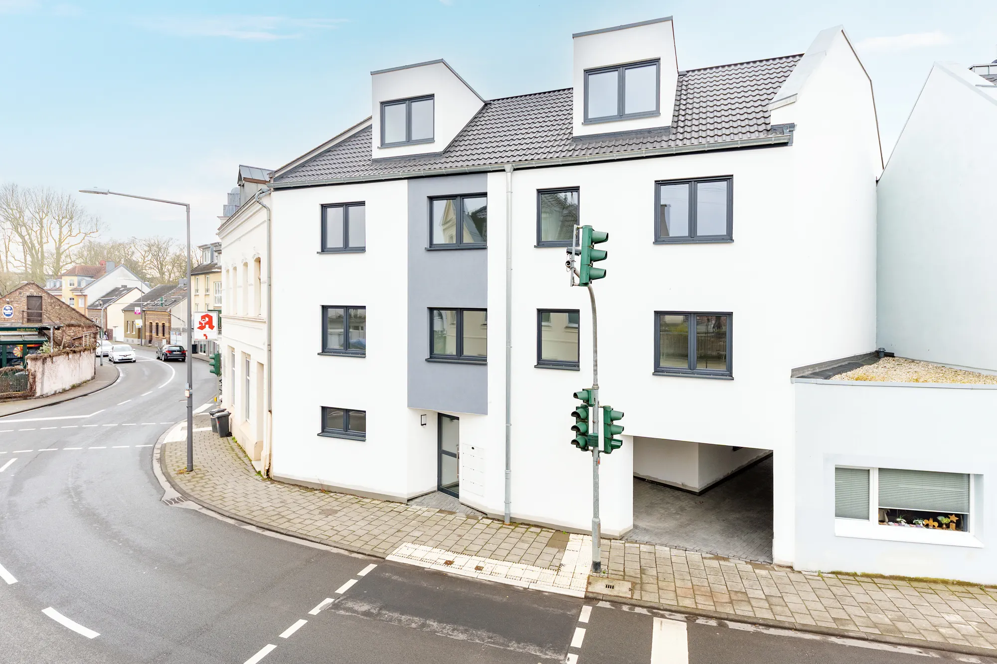 High-quality new building with 6 vacant residential units in Cologne-Lövenich – Ideal for investors & owner-occupiers