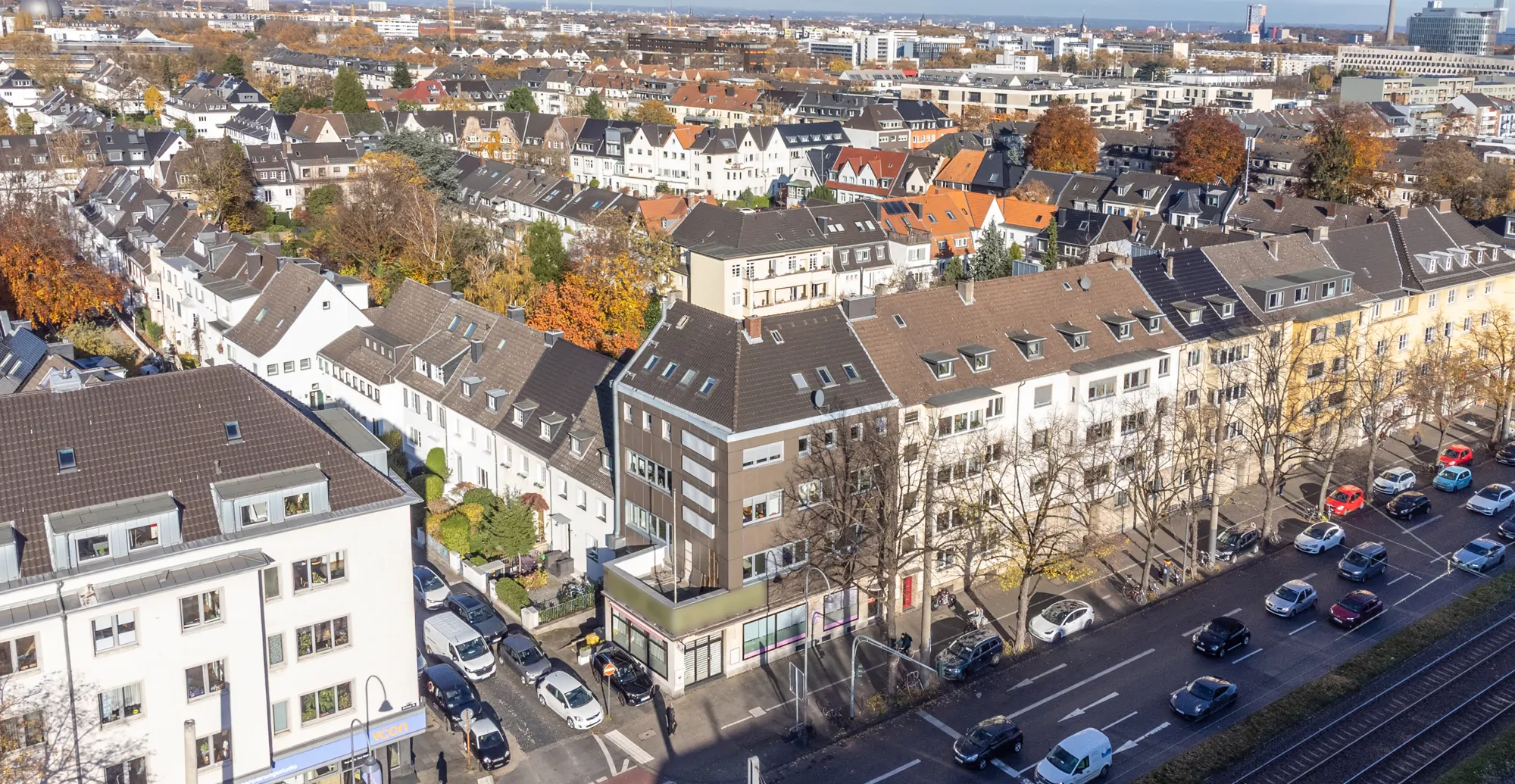Wohn- und Geschäftshaus in prägnanter Lage und freier Wohnung in Braunsfeld