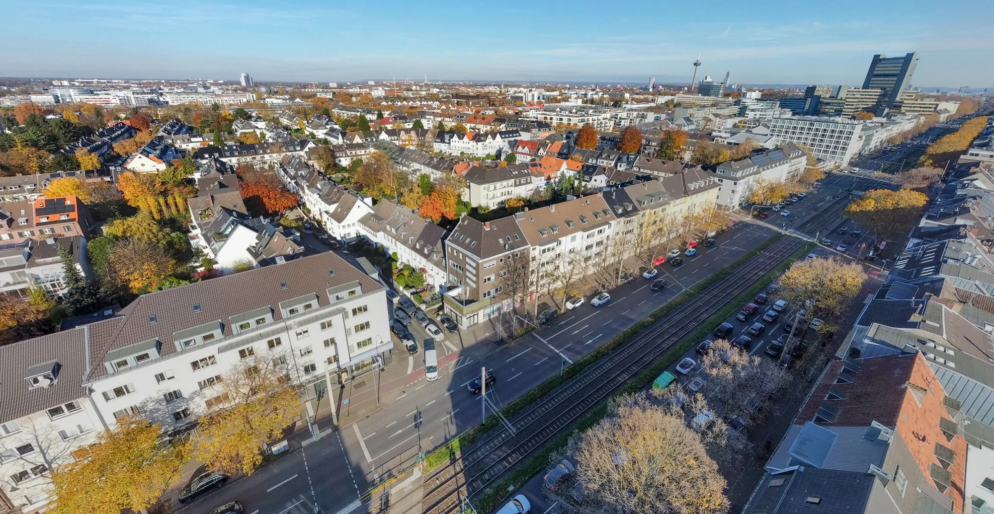 Wohn- und Geschäftshaus in prägnanter Lage und freier Wohnung in Braunsfeld