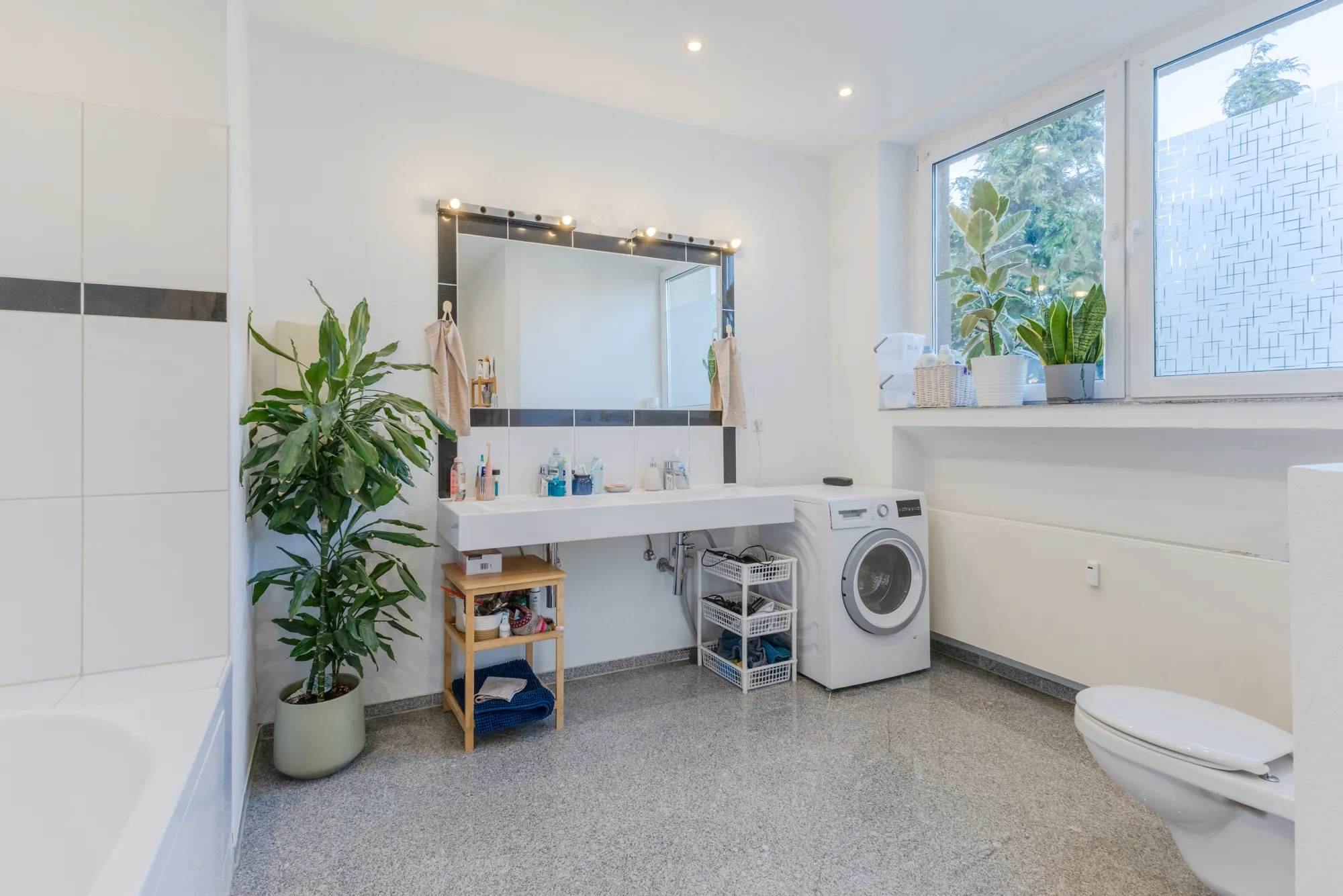 Wohn- und Geschäftshaus in prägnanter Lage und freier Wohnung in Braunsfeld