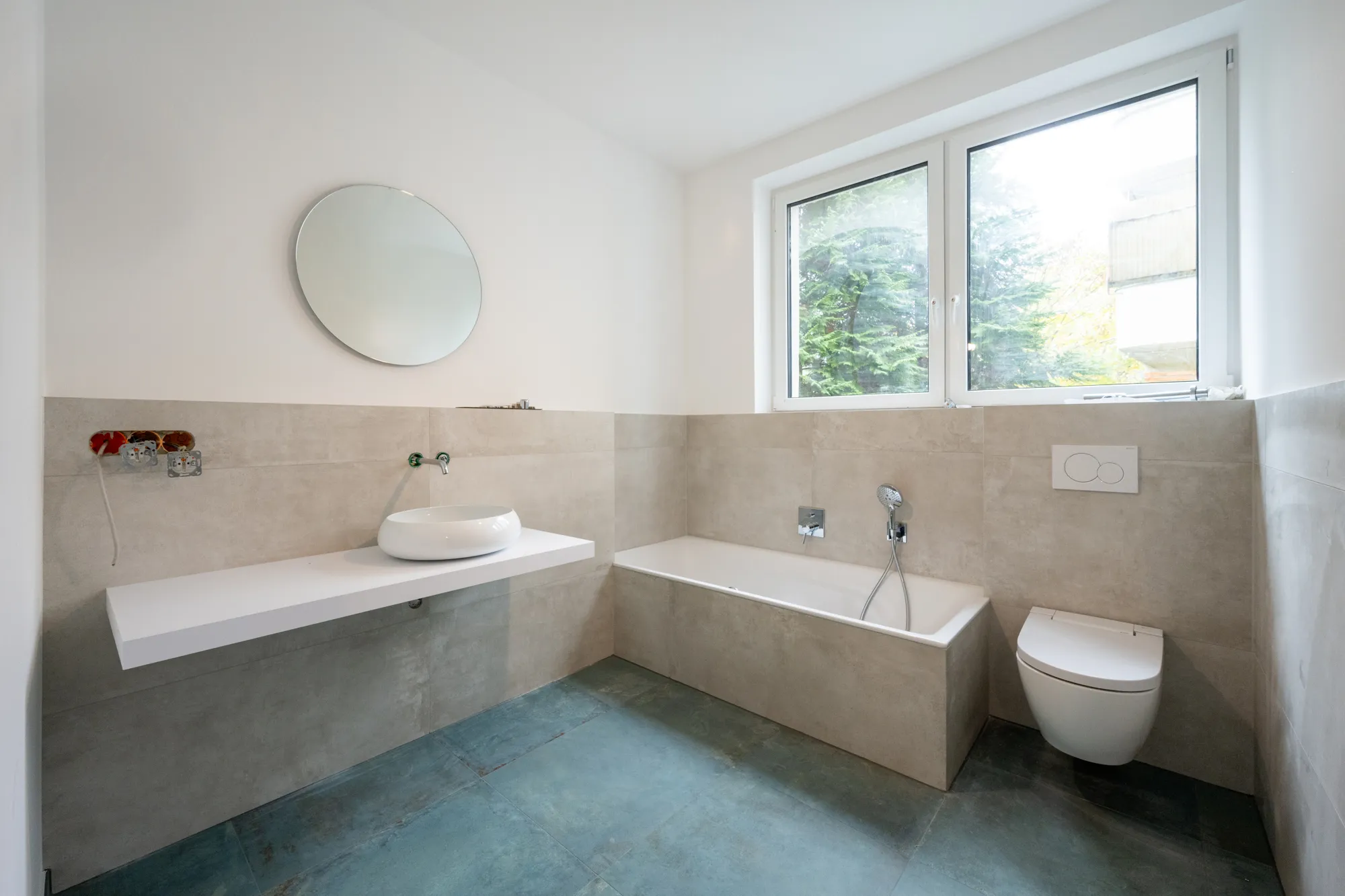 Wohn- und Geschäftshaus in prägnanter Lage und freier Wohnung in Braunsfeld