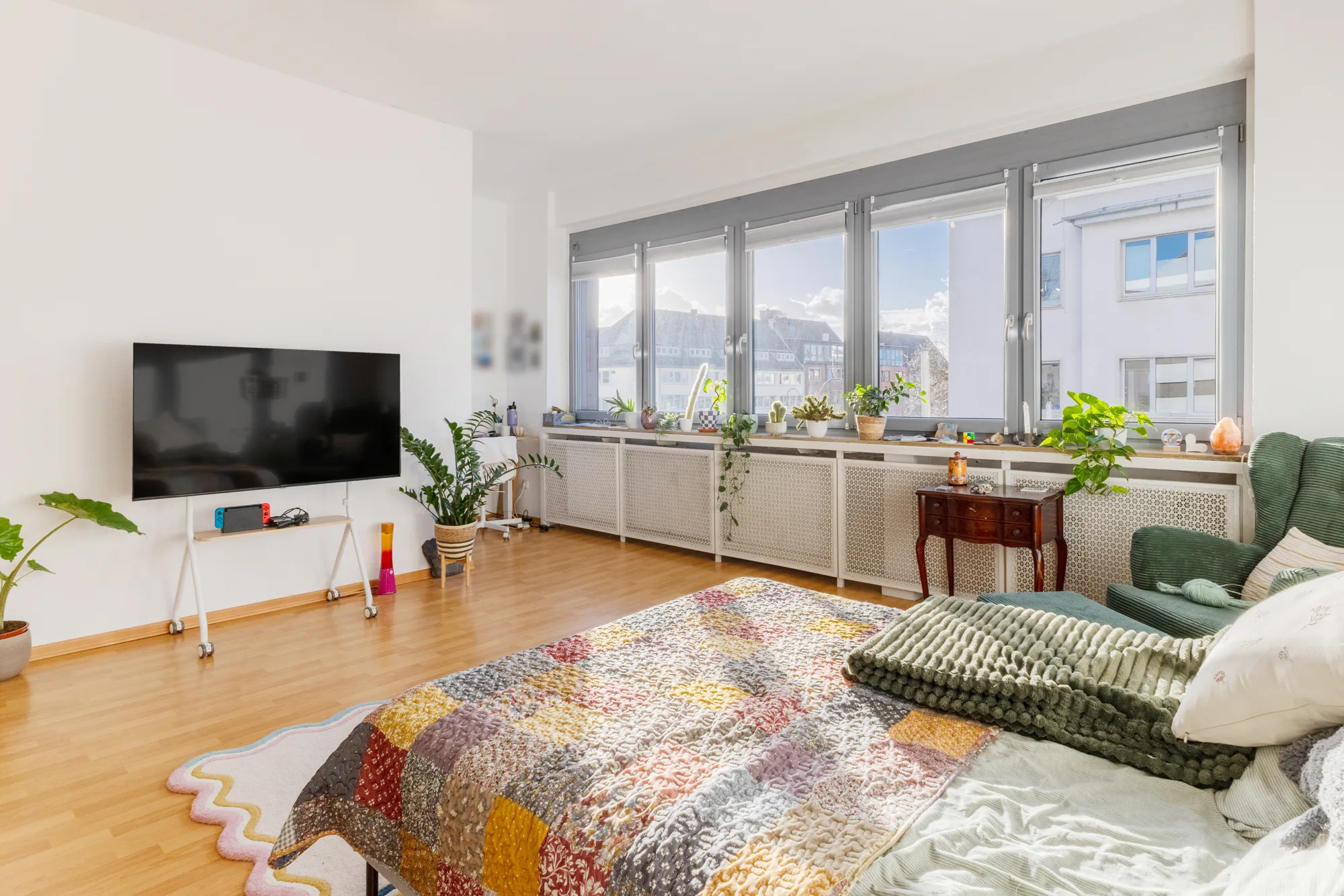 Wohn- und Geschäftshaus in prägnanter Lage und freier Wohnung in Braunsfeld