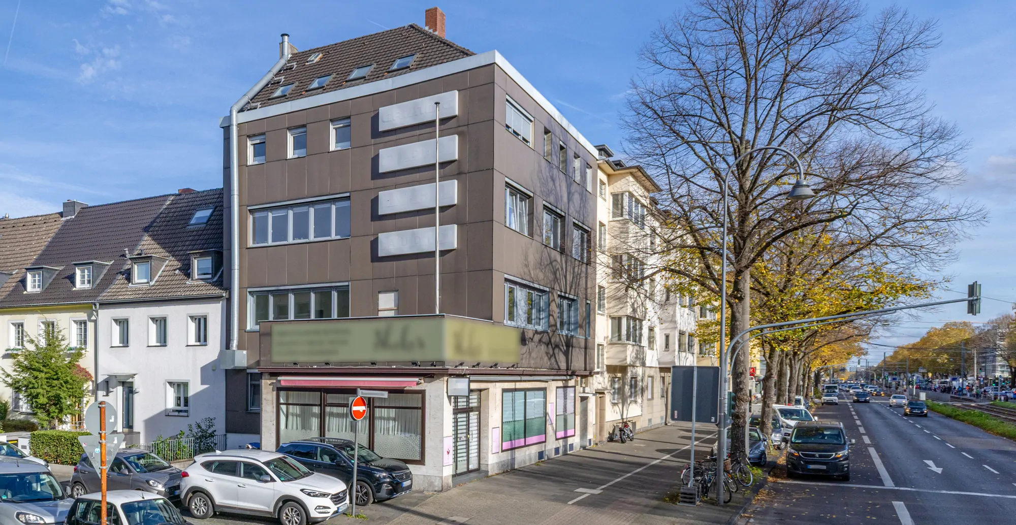 Wohn- und Geschäftshaus in prägnanter Lage und freier Wohnung in Braunsfeld