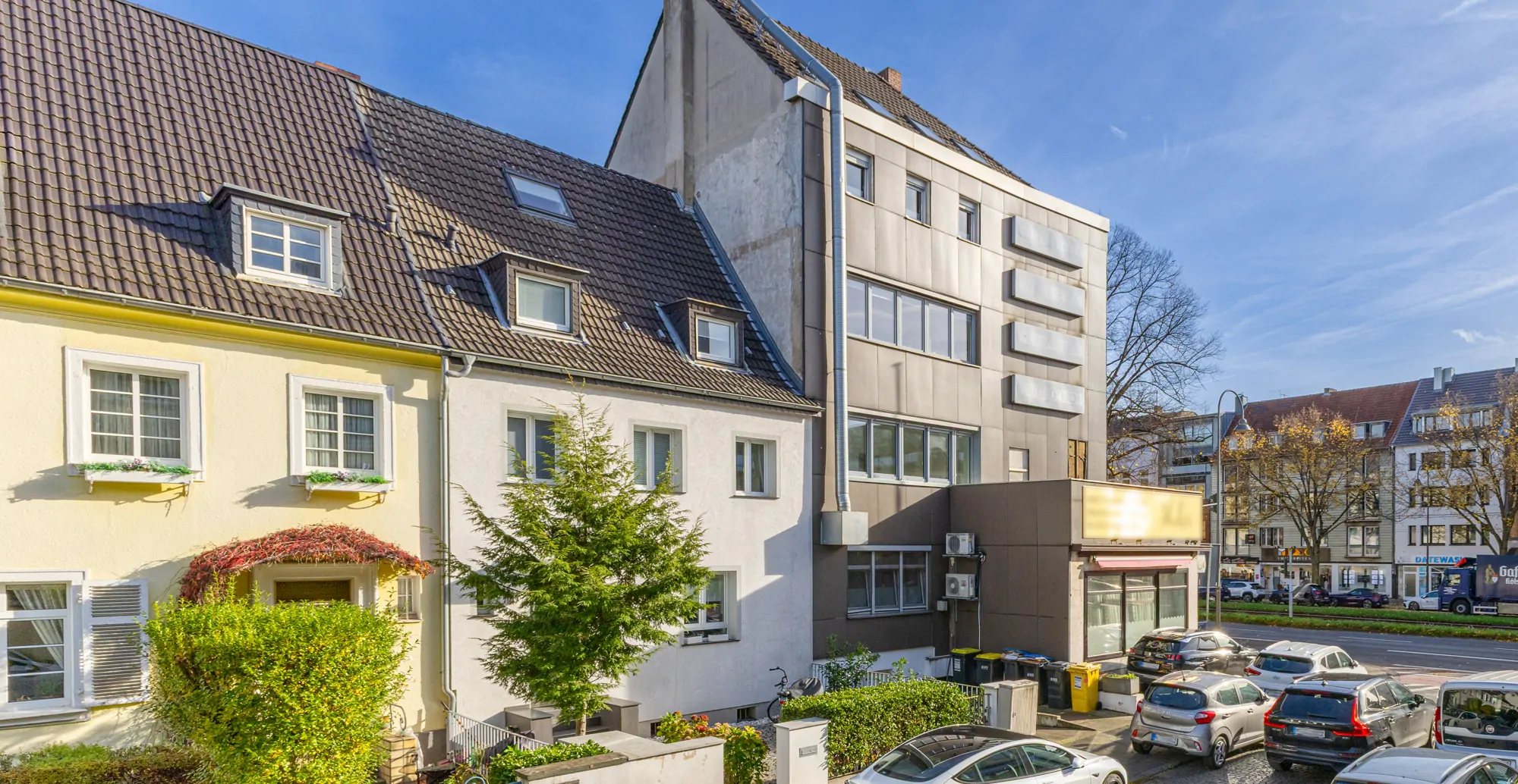 Wohn- und Geschäftshaus in prägnanter Lage und freier Wohnung in Braunsfeld