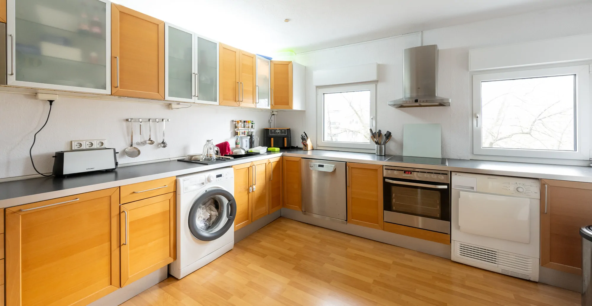 Wohn- und Geschäftshaus in prägnanter Lage und freier Wohnung in Braunsfeld