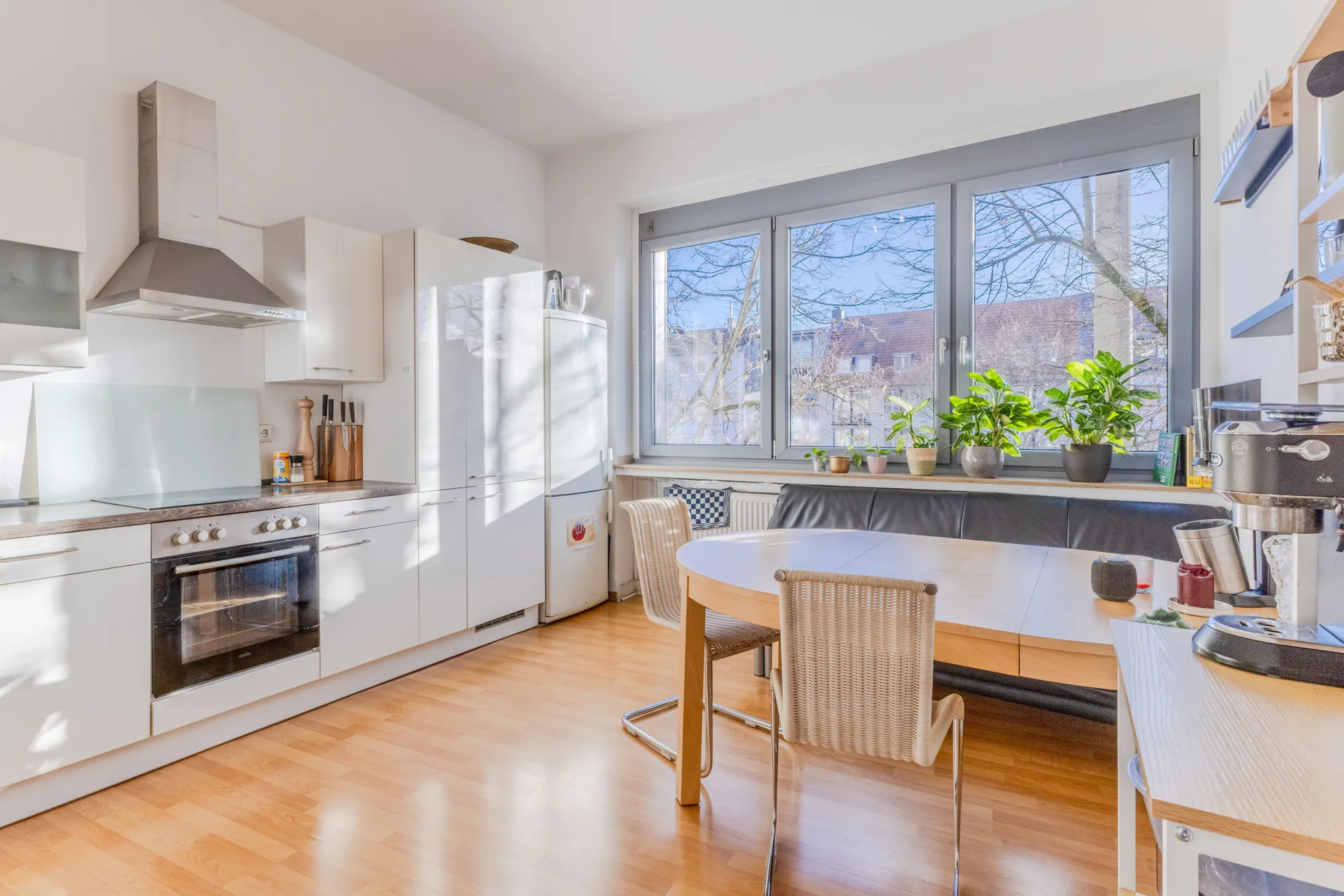 Wohn- und Geschäftshaus in prägnanter Lage und freier Wohnung in Braunsfeld