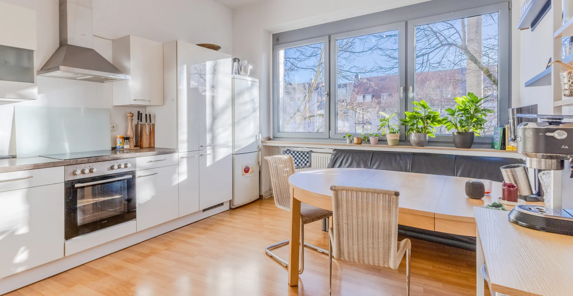 Wohn- und Geschäftshaus in prägnanter Lage und freier Wohnung in Braunsfeld