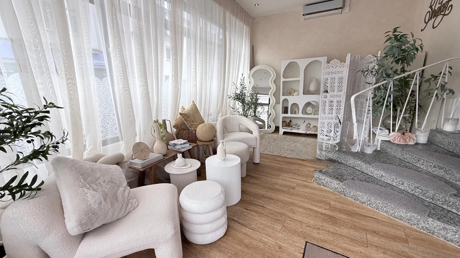 Wohn- und Geschäftshaus in prägnanter Lage und freier Wohnung in Braunsfeld