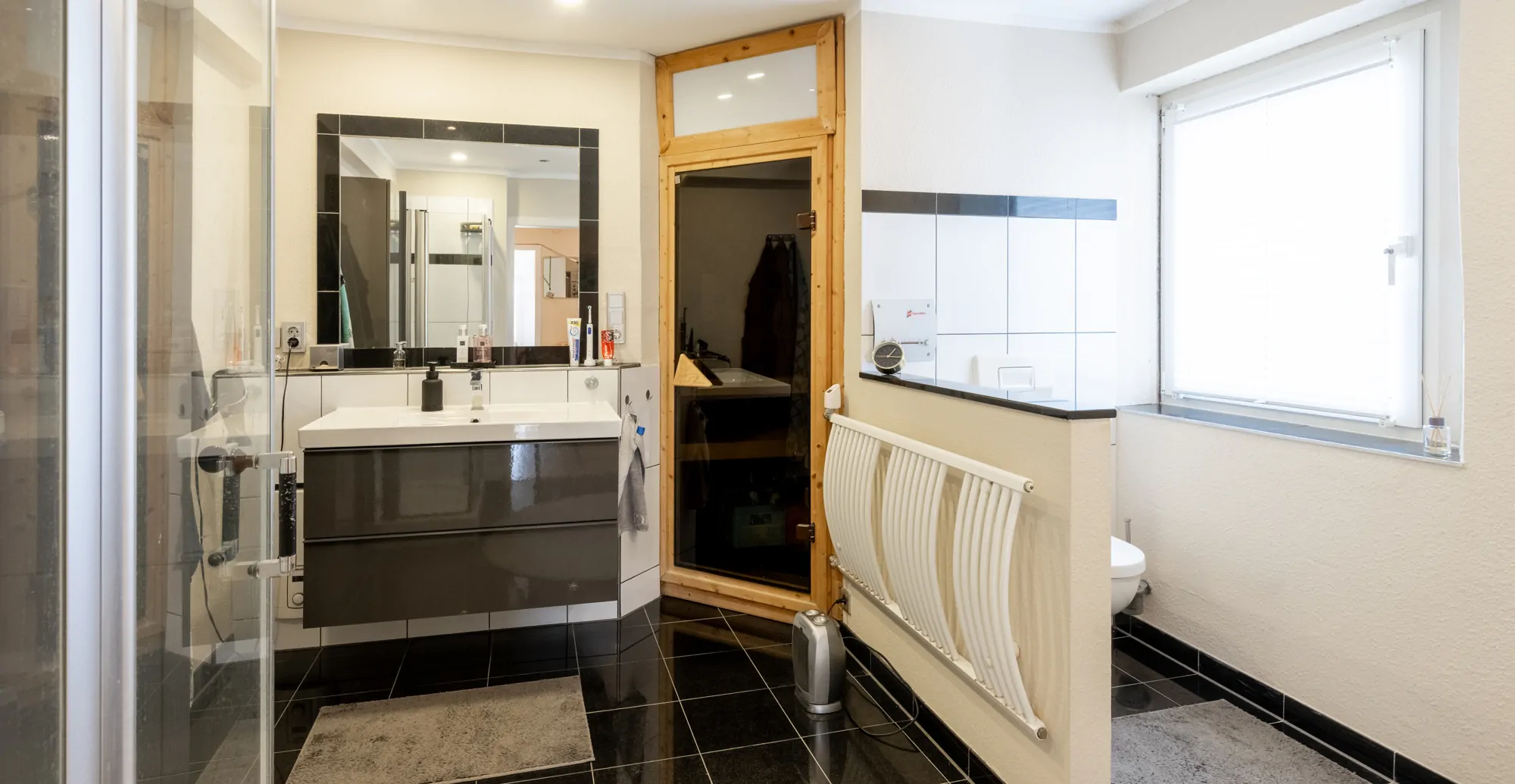 Wohn- und Geschäftshaus in prägnanter Lage und freier Wohnung in Braunsfeld