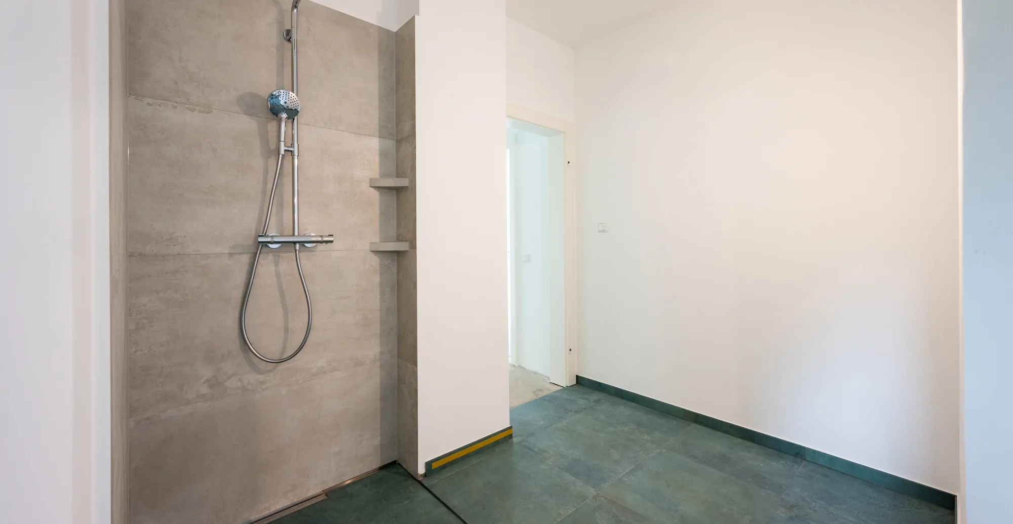 Wohn- und Geschäftshaus in prägnanter Lage und freier Wohnung in Braunsfeld