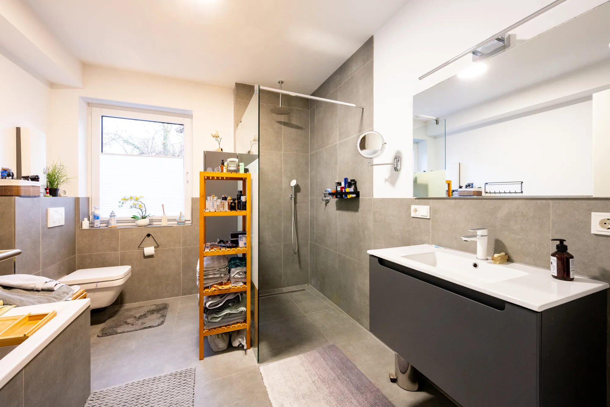 Modernes Mehrfamilienhaus (BJ 2020) in Bergheim-Glessen – Energieeffizienz A+ mit Aufzug & PV-Anlage