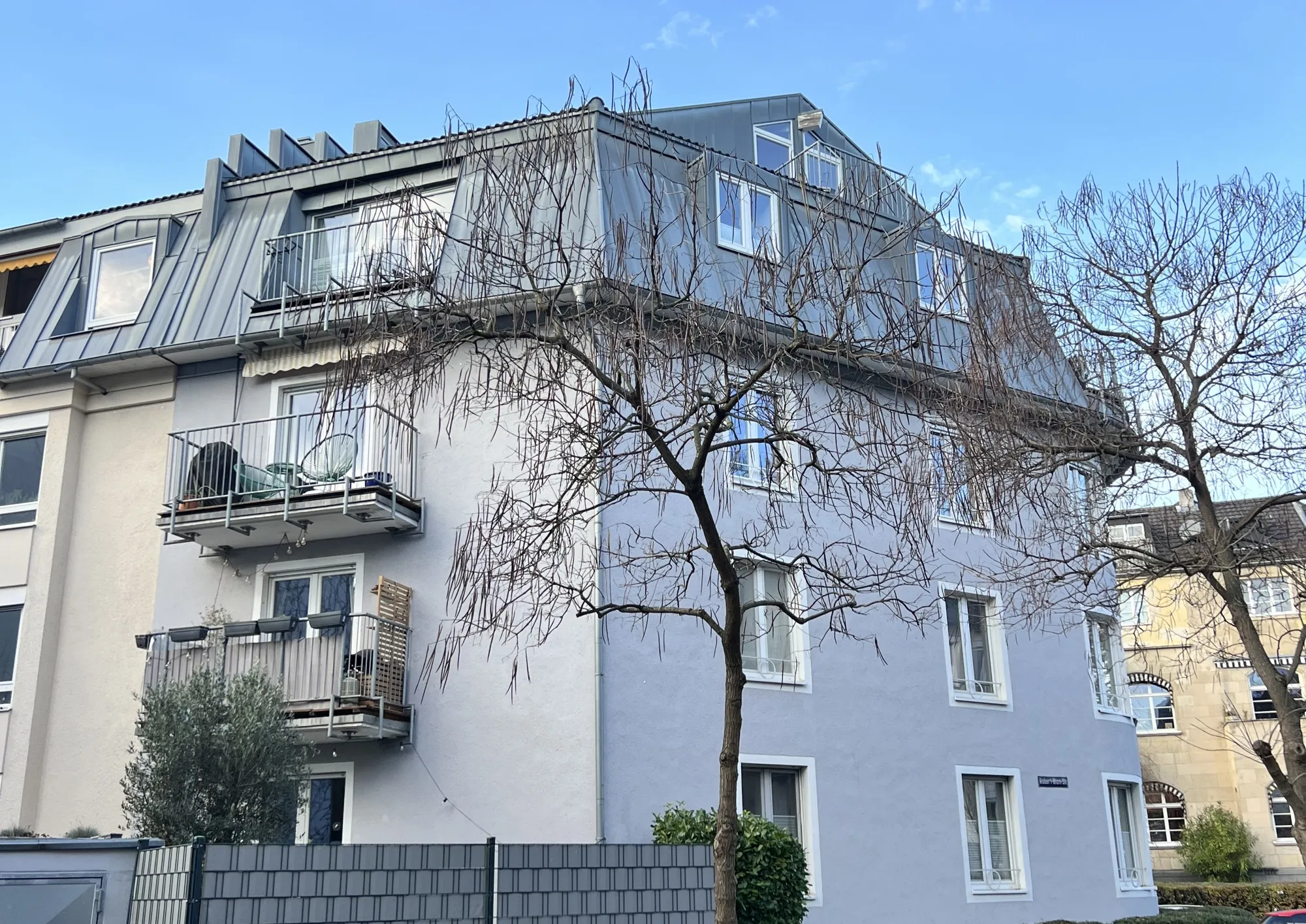 Stilvolle Wohnimmobilie in Lindenthal | Gepflegtes Mehrfamilienhaus mit zwei Garagen