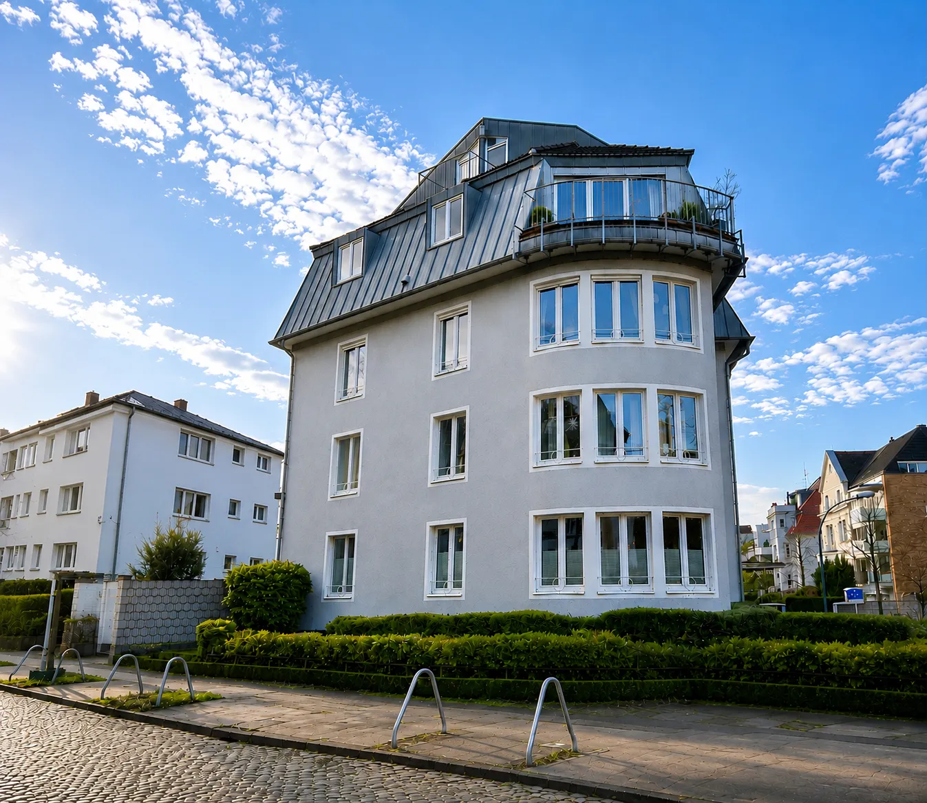 Stilvolle Wohnimmobilie in Lindenthal | Gepflegtes Mehrfamilienhaus mit zwei Garagen