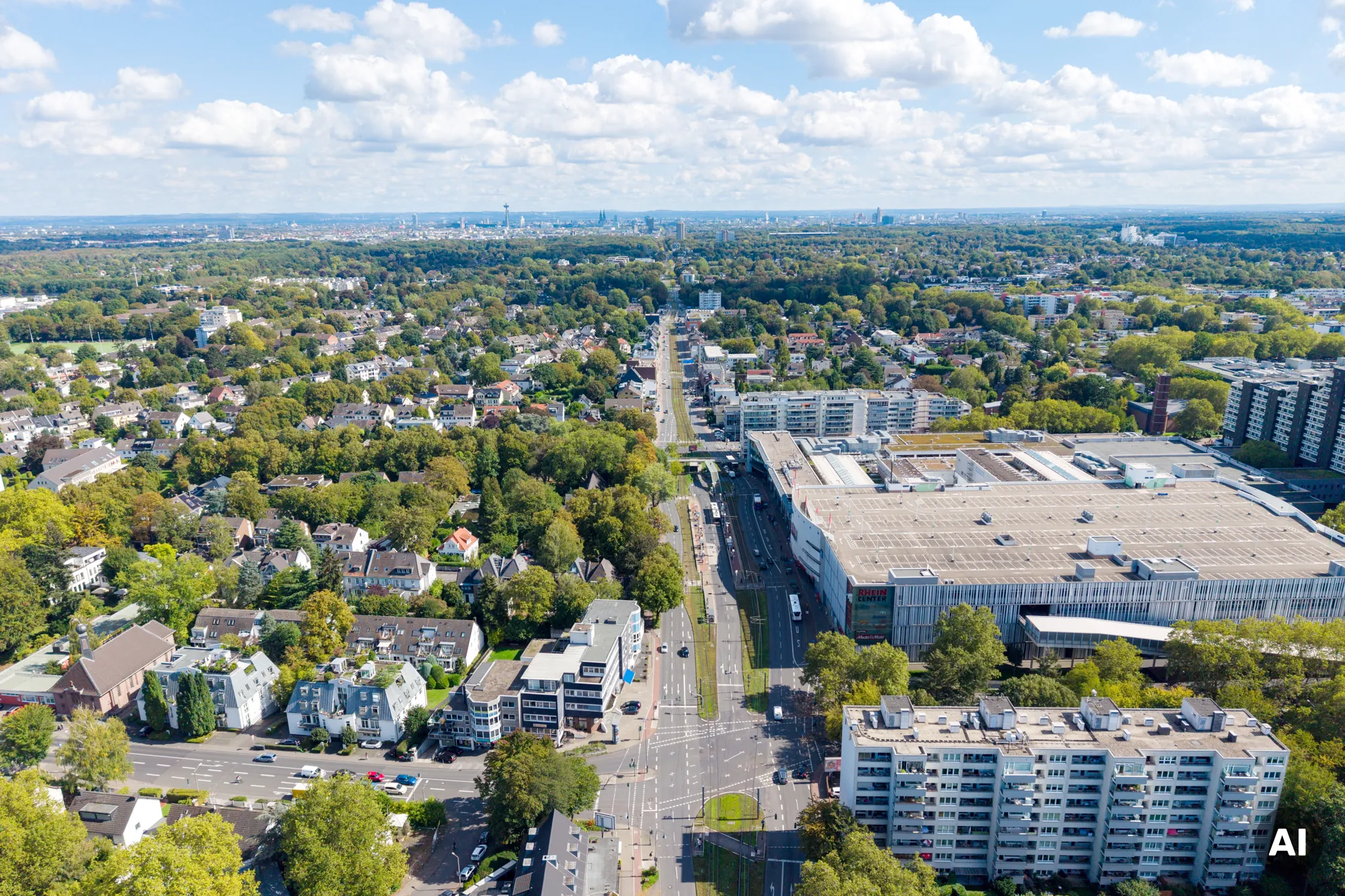Direkt am Rhein-Center: Vermietetes Ladenlokal in attraktiver Ecklage