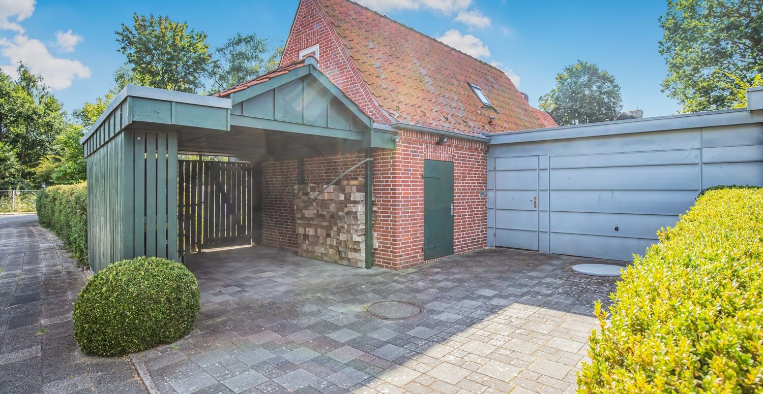 Auffahrt, Carport & Garage