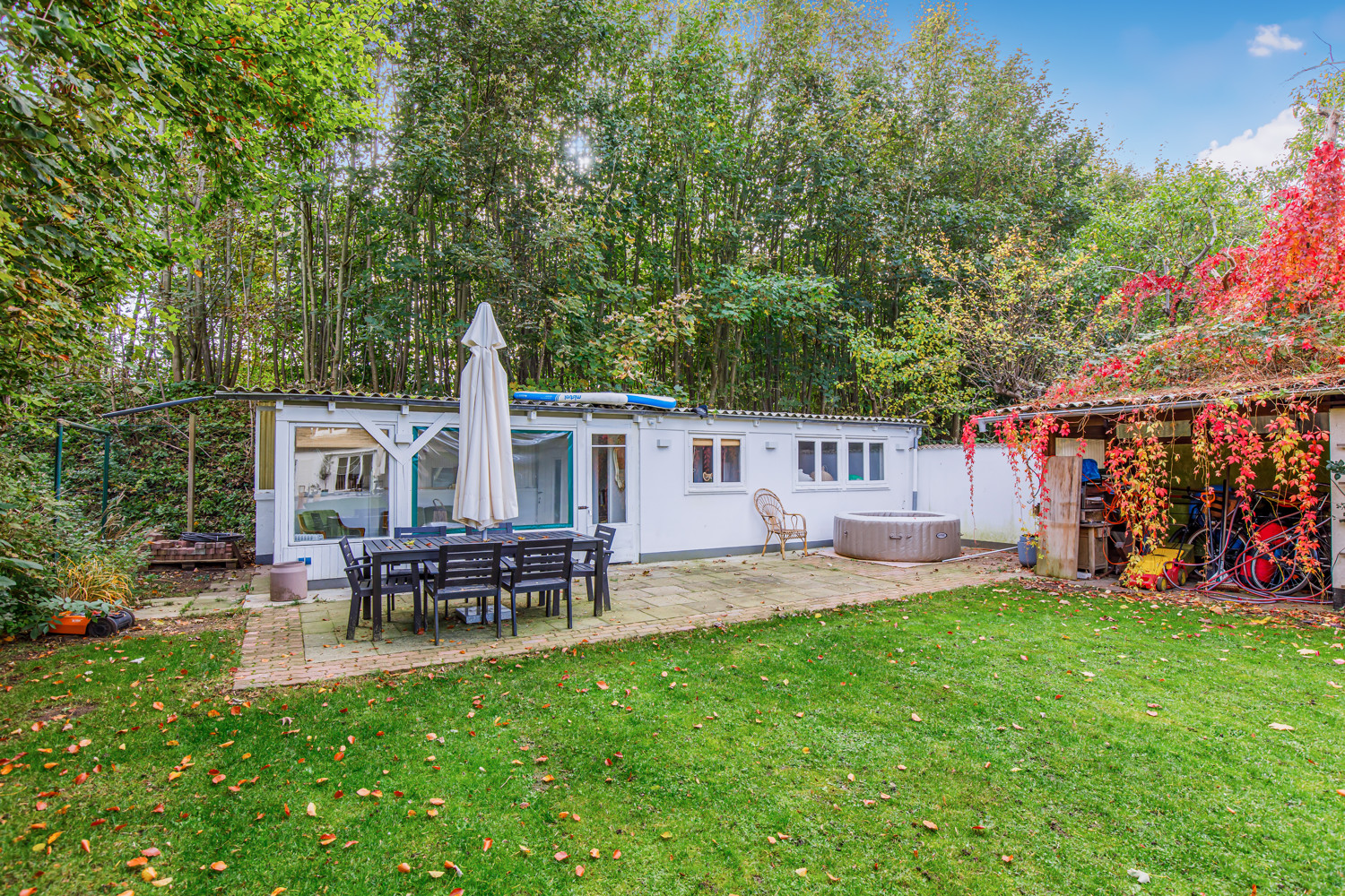 Gartenhaus mit Terrasse