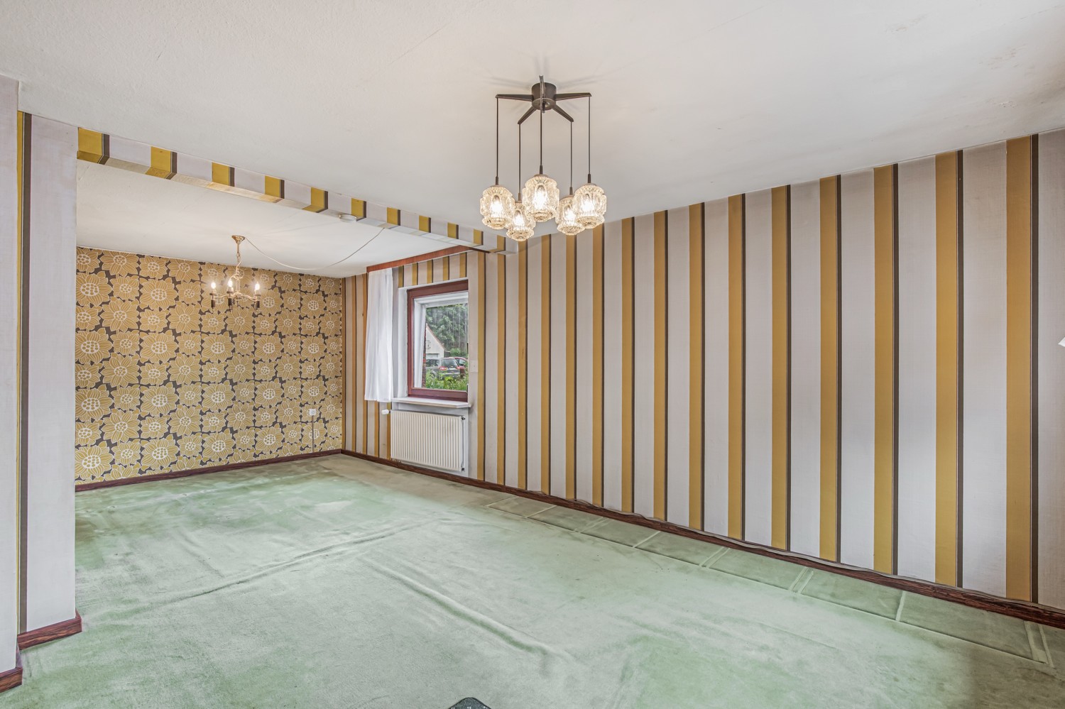 Wohn- und Esszimmer im Erdgeschoss (Ansicht I)