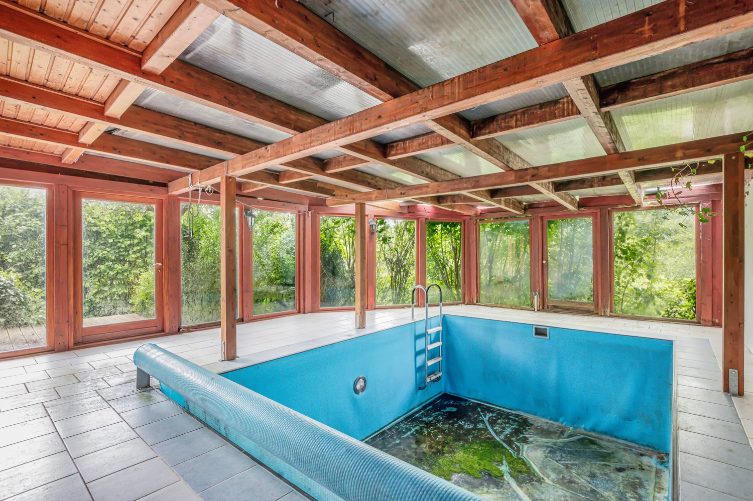 Kaltwintergarten mit Pool