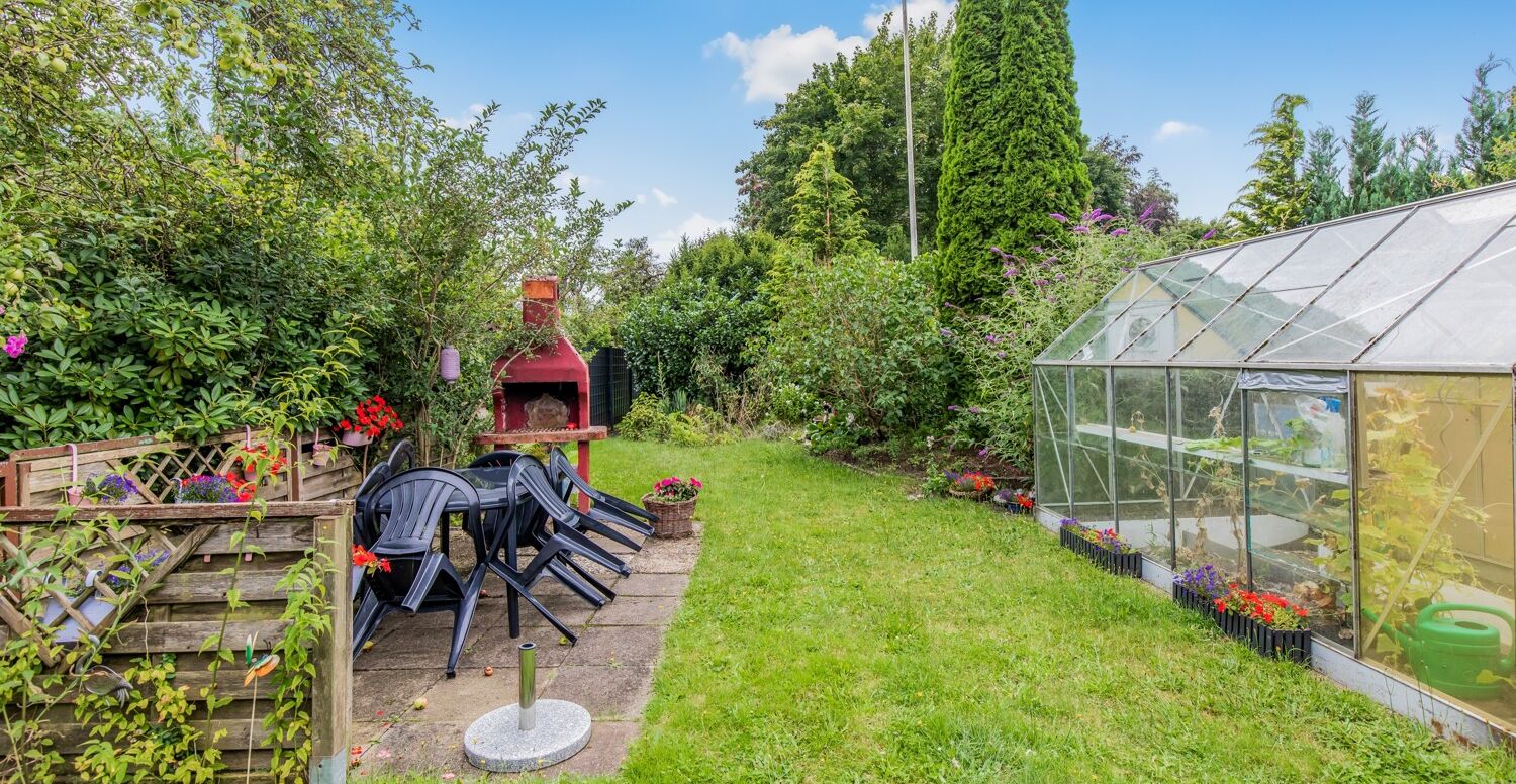 Garten, Terrasse und Gewächshaus