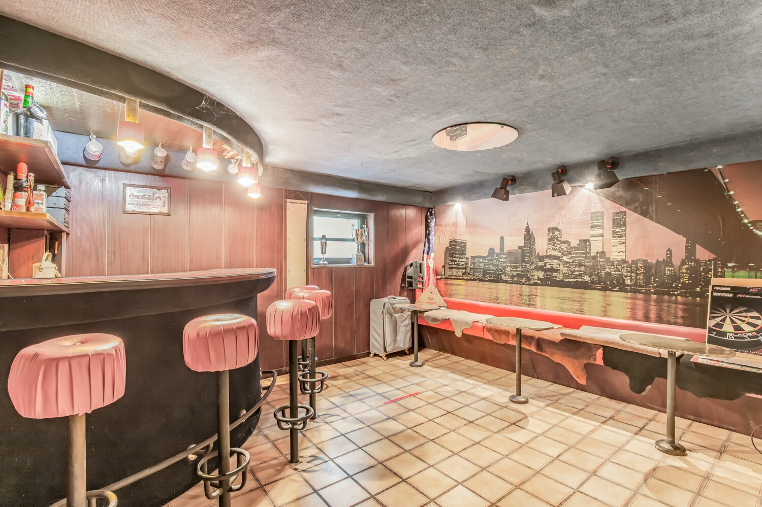 Partyraum im Keller
