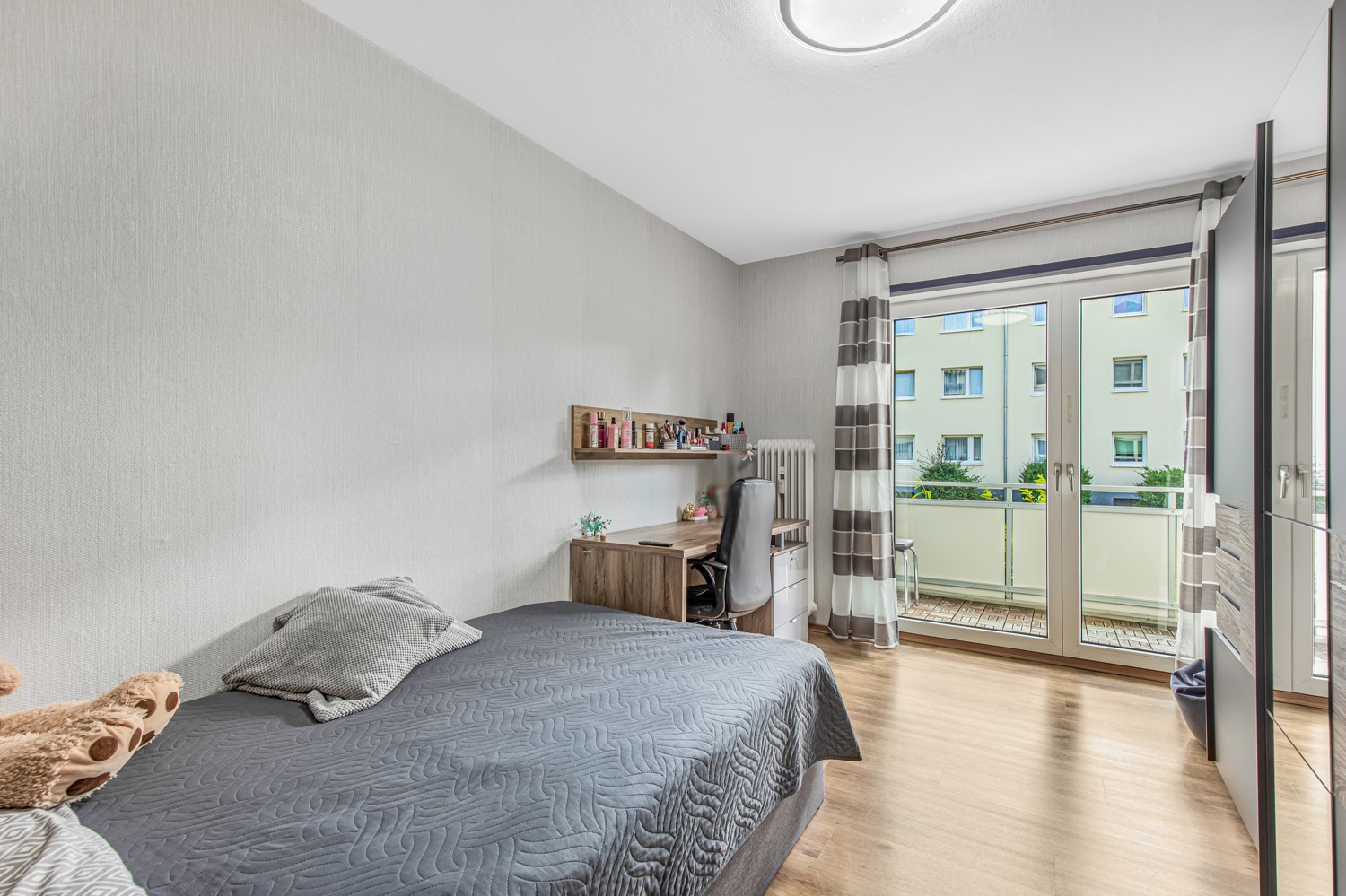 Schlafzimmer III mit Zugang zum Balkon