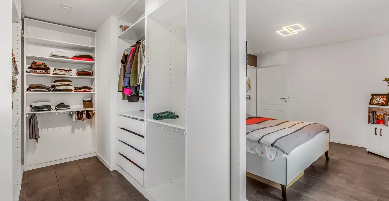 Offener und großer Ankleidebereich