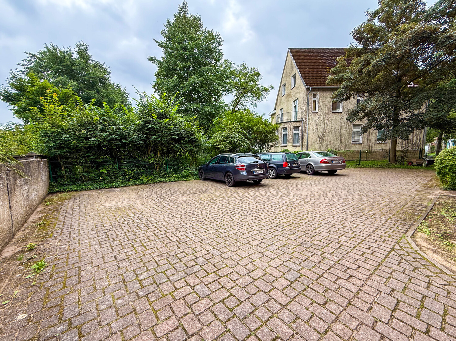 Gemeinschaftlicher PKW Stellplatz