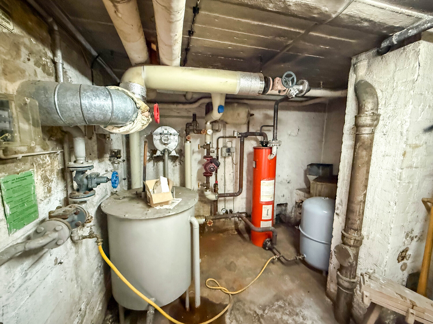 Gemeinschaftlicher Heizungsraum im Keller