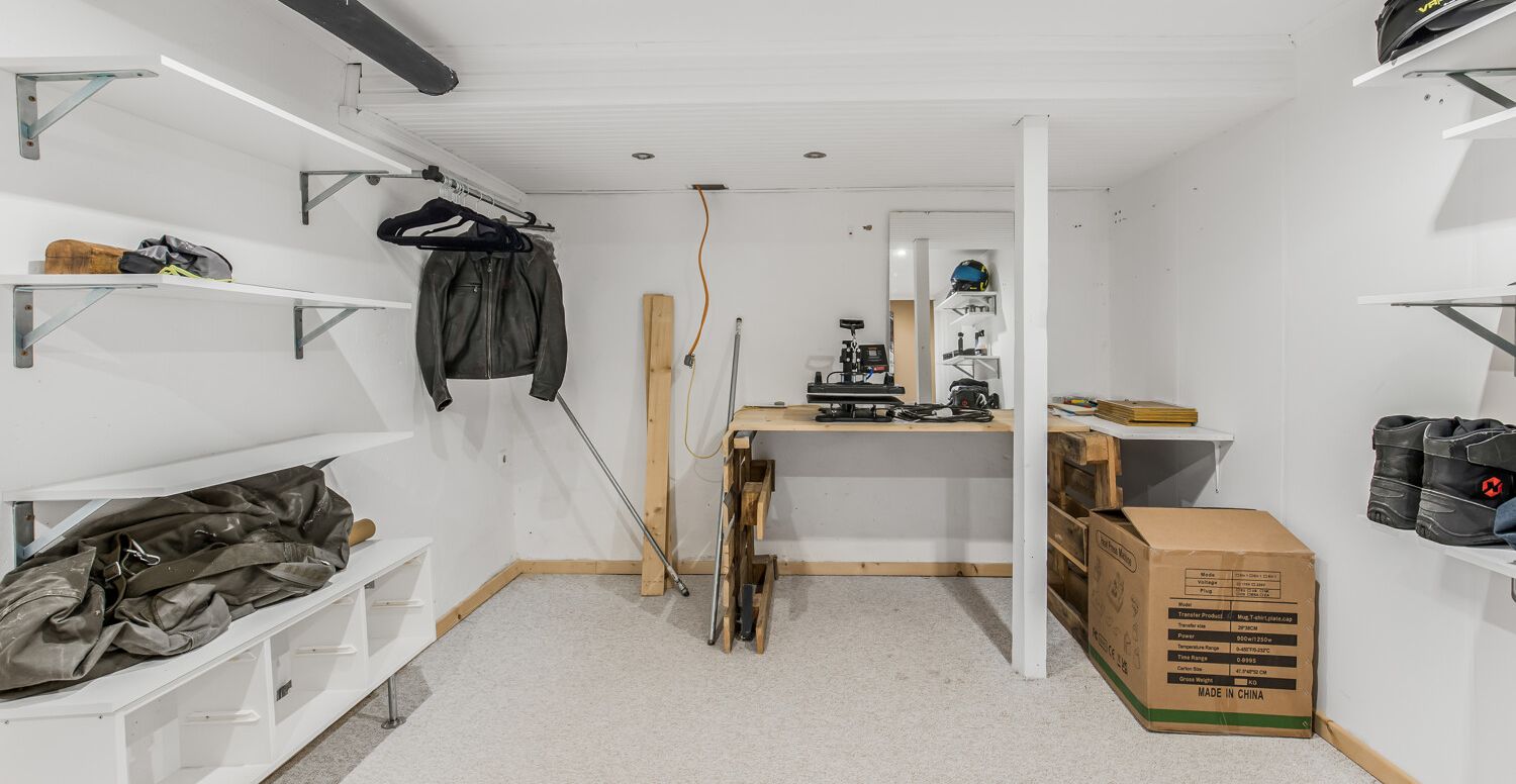 Arbeitszimmer im Keller