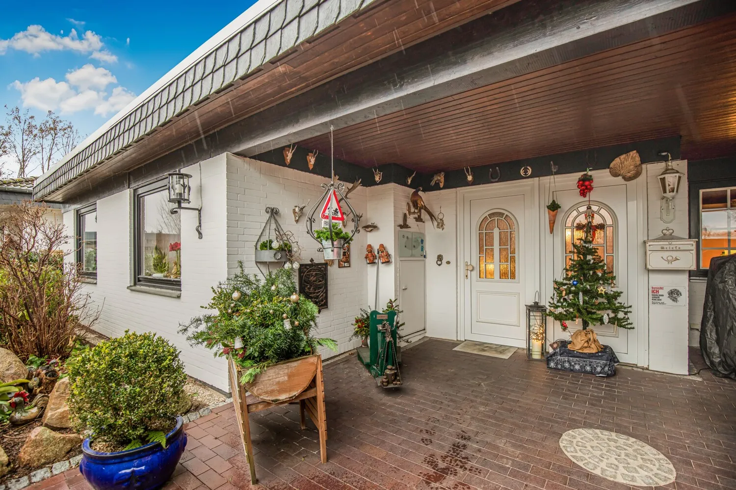 Überdachter Eingangsbereich