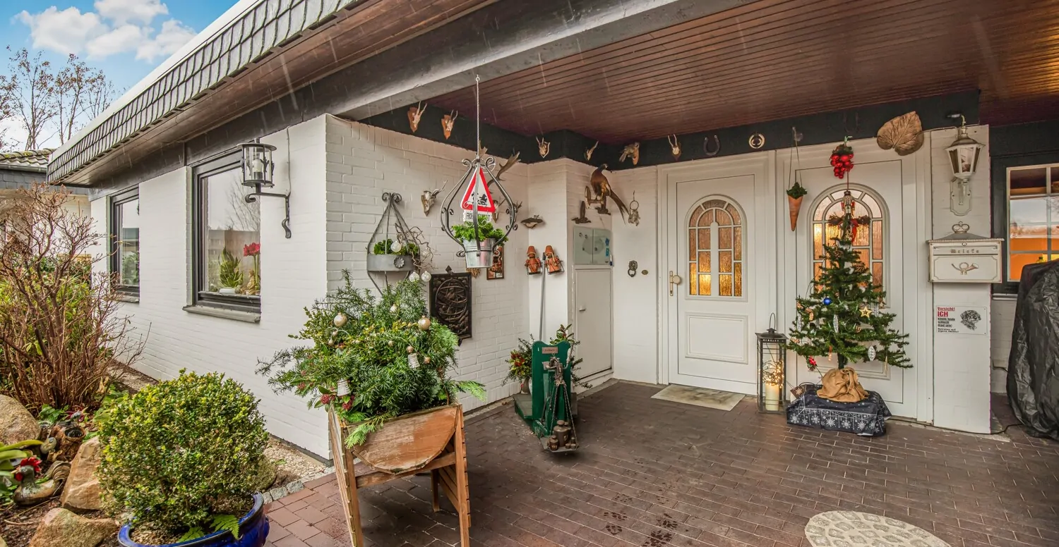 Überdachter Eingangsbereich