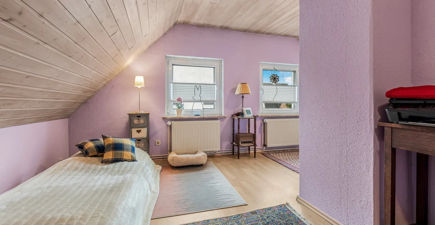 Schlafzimmer II im Dachgeschoss (Ansicht I)