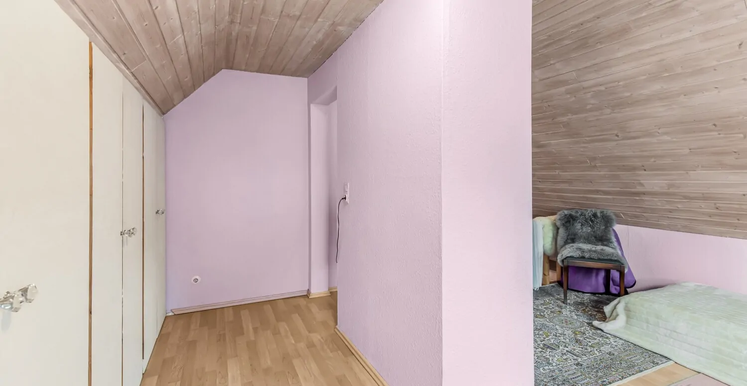 Schlafzimmer II im Dachgeschoss (Ansicht II)