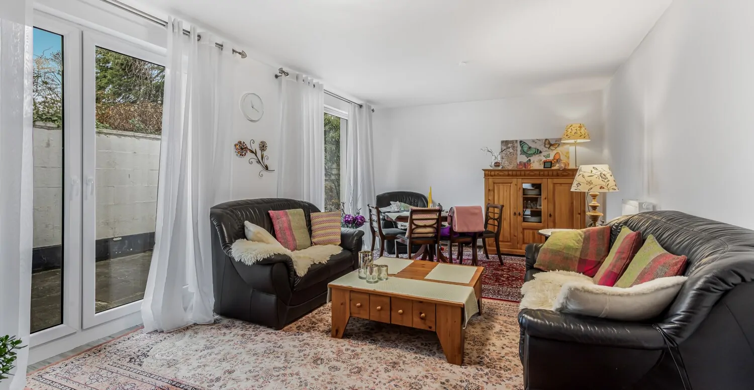 Wohn- und Esszimmer im Erdgeschoss (Ansicht II)