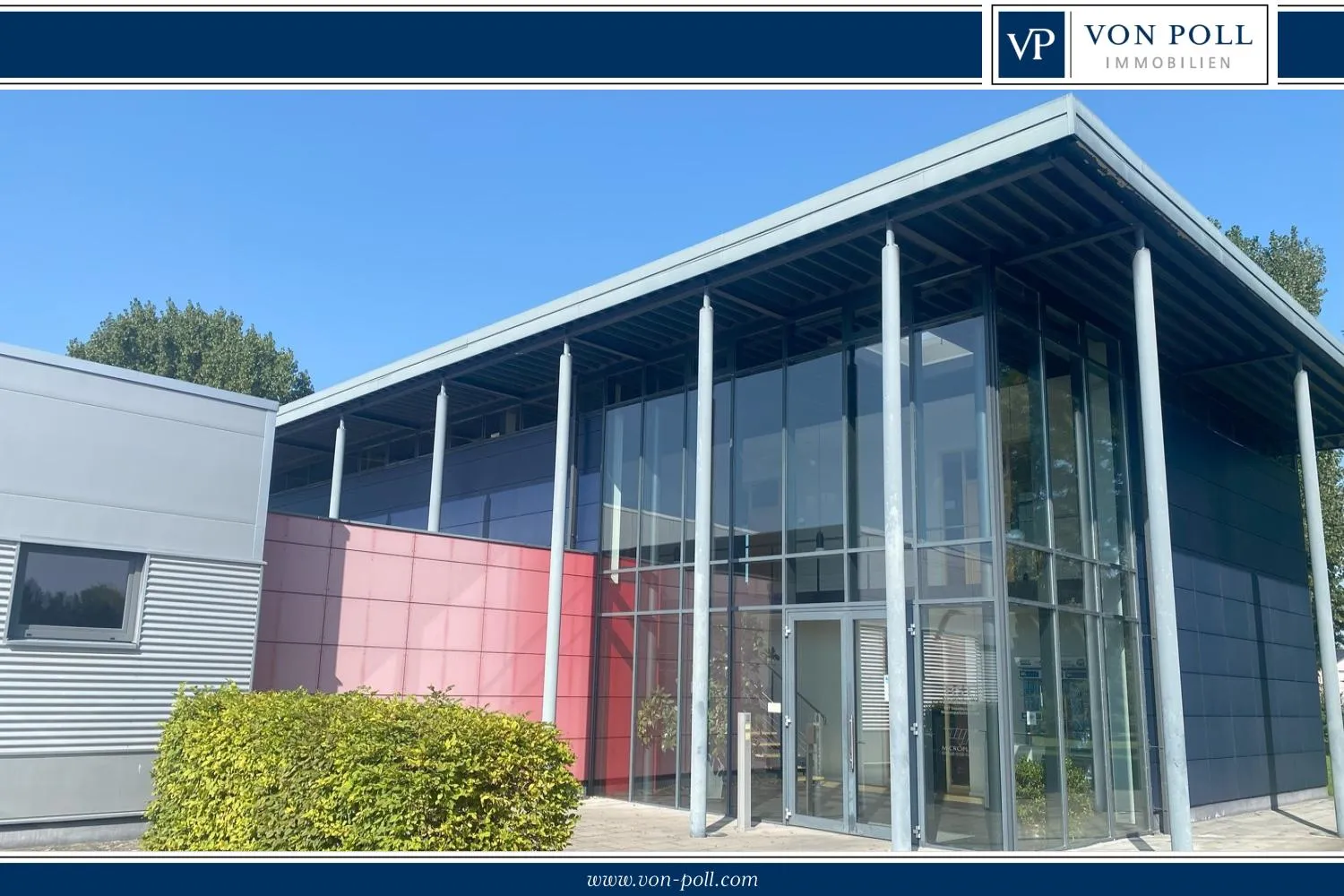 Eingang zum Bürogebäude