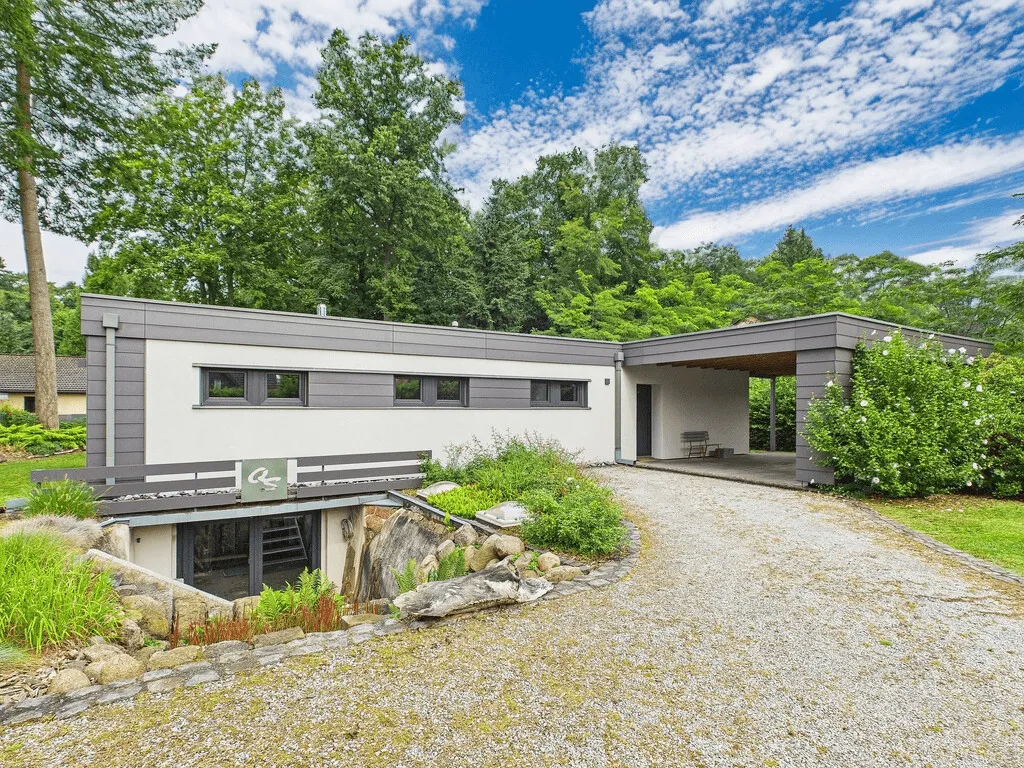 Hochwertiger Bungalow auf großem Grundstüc
