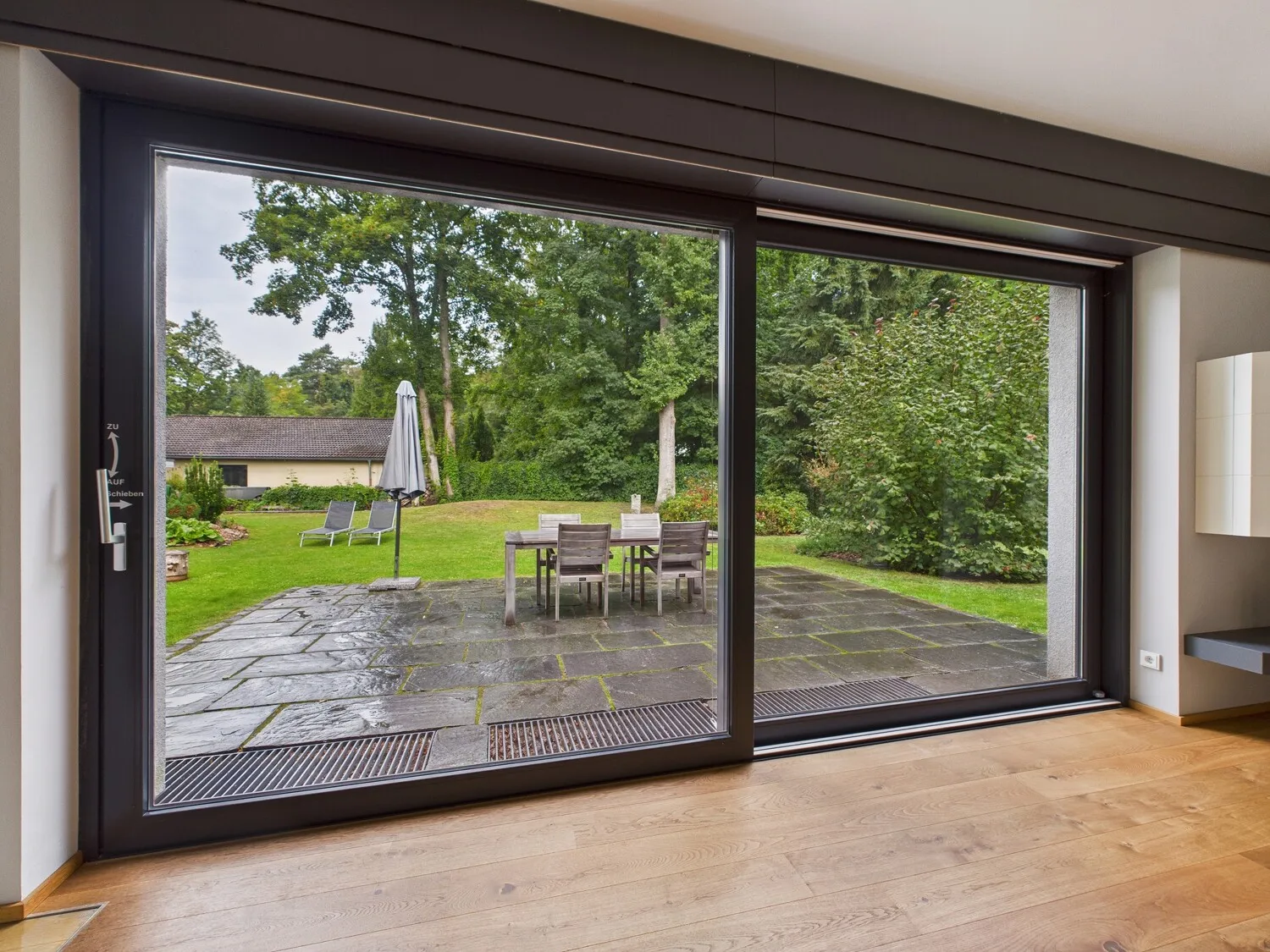 Großes Terrassenfenster als Schiebeelement
