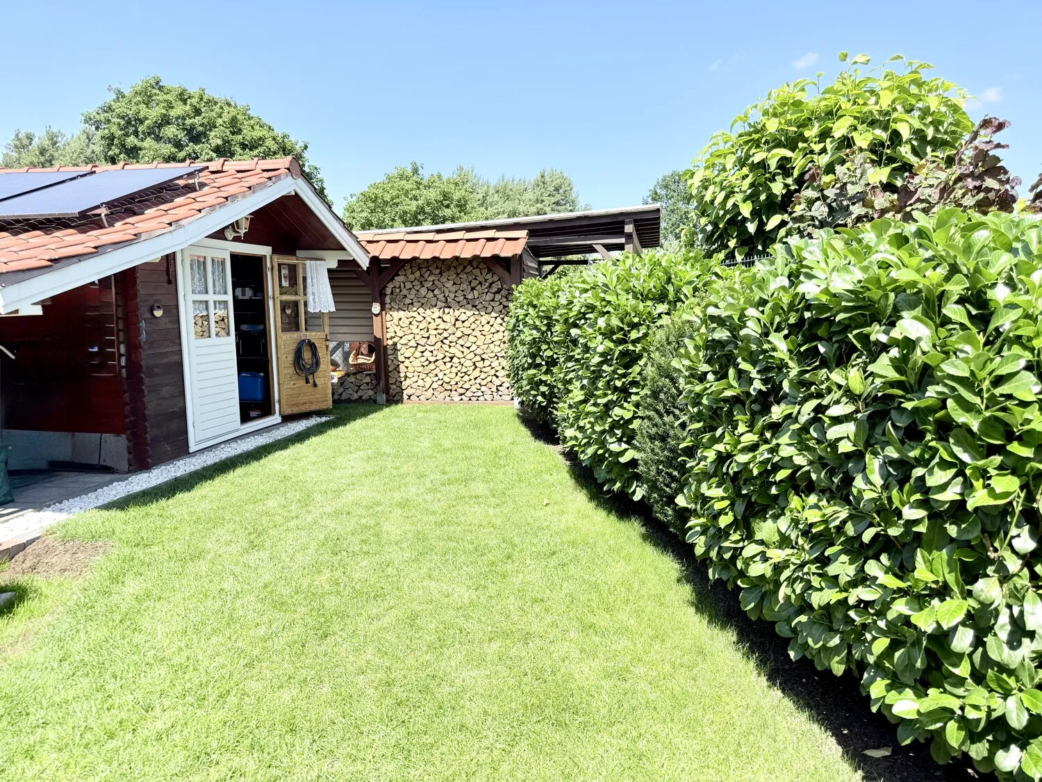 Garten mit Gartenhäuschen