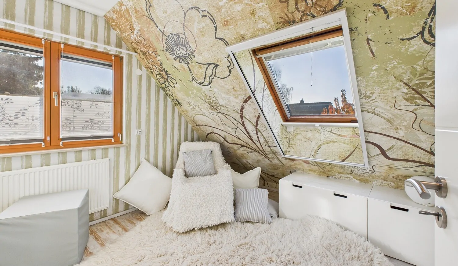 Schlaf-, Kinder- oder Arbeitszimmer 1 im Dachgeschoss