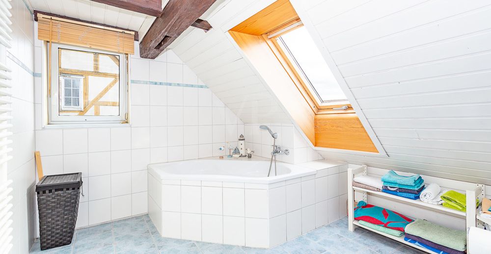 Badezimmer im Dachgeschoss