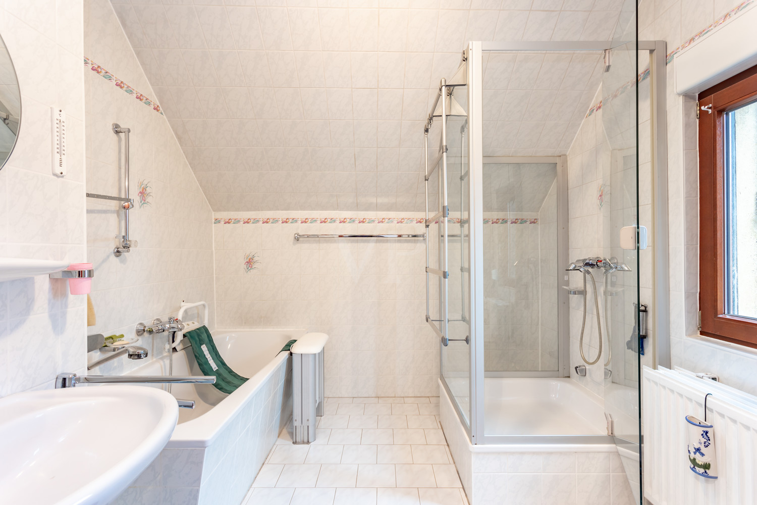 Badezimmer im Dachgeschoss