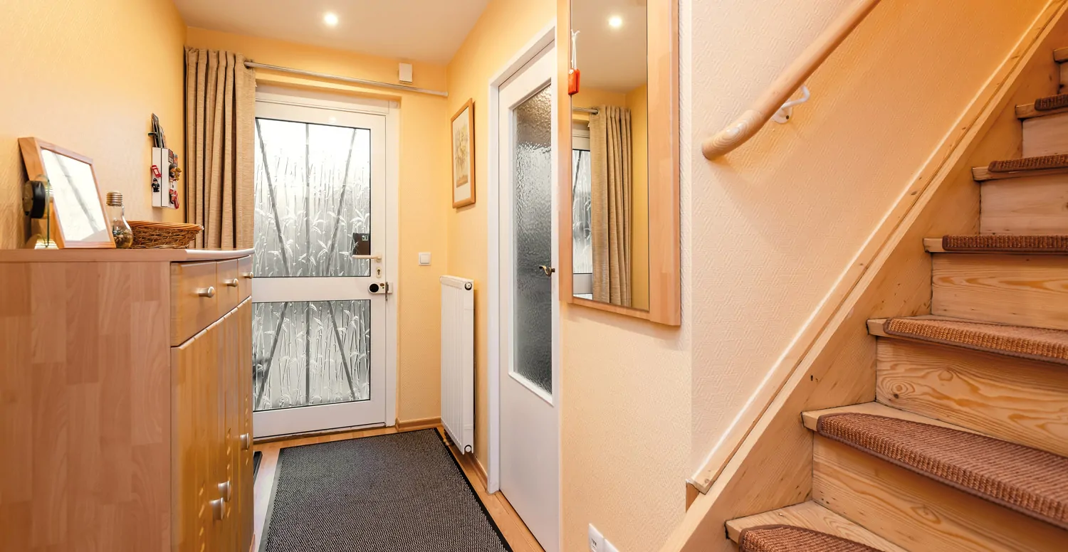 Eingangsbereich mit Treppe zu m Obergeschoss