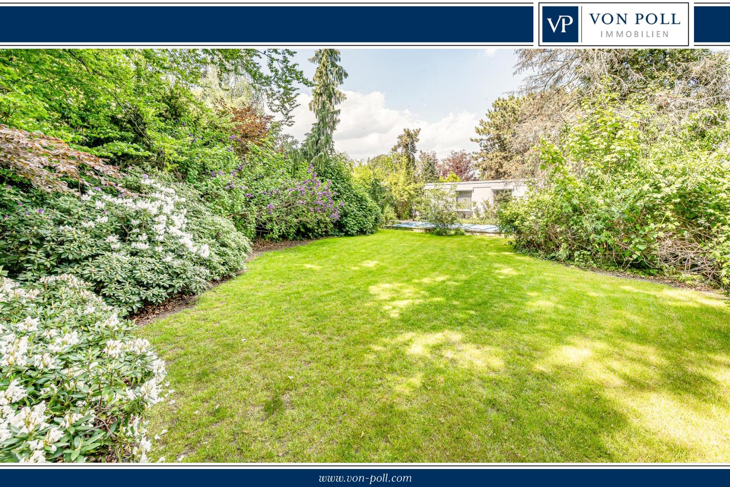 Herzlich Willkommen im Süden Berlins mit ganz besonderem Charme - Massiver Bungalow im Reihenhausstil mit Pool und Garage