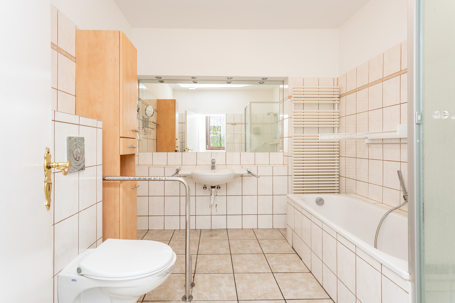 Badezimmer im Erdgeschoss